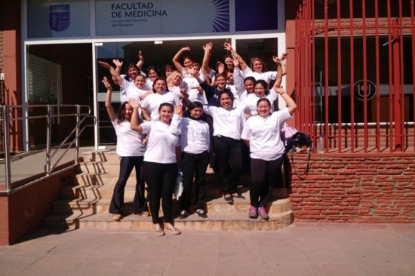 La Facultad de Medicina capacitó a mujeres del programa Ellas Hacen