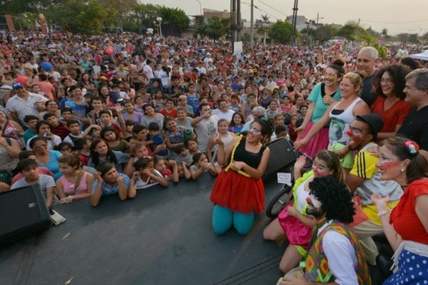 Multitudinaria fiesta por el Día del Niño en el barrio Mil Viviendas