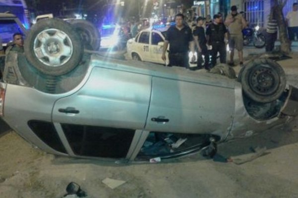 Adolescente le sacó el auto a su padre sin permiso y terminó volcando en avenida Armenia