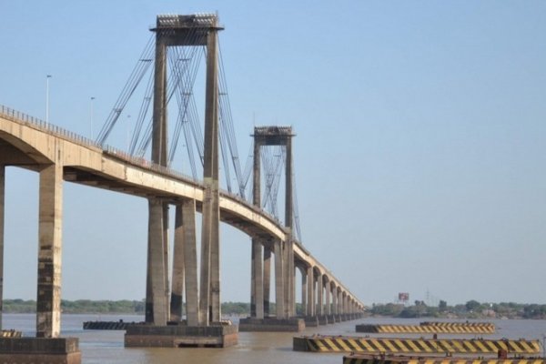 Gendarmes salvaron la vida de un hombre que intentó arrojarse del puente Gral. Belgrano