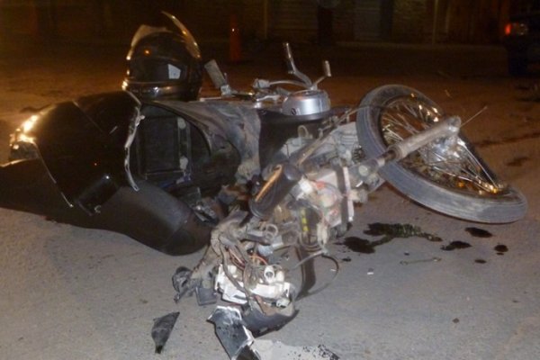 Automovilista atropelló a dos motos en Ruta 27: Una mujer falleció