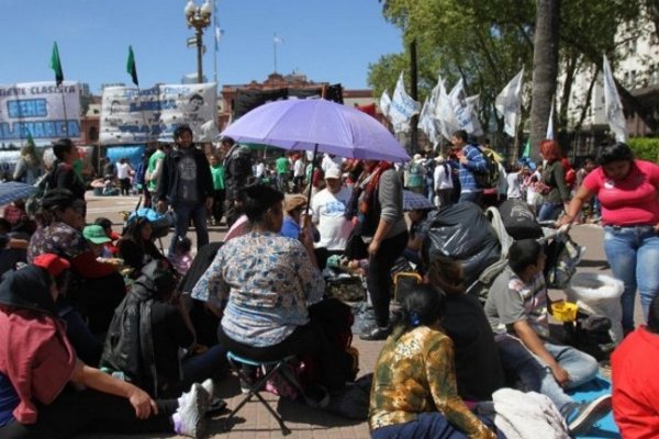 Instalaron 400 carpas en Plaza de Mayo contra el tarifazo y el ajuste