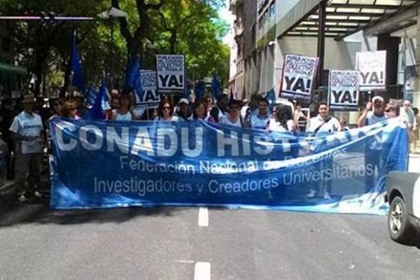 Docentes universitarios de Corrientes y Chaco se adhieren al paro nacional de este martes