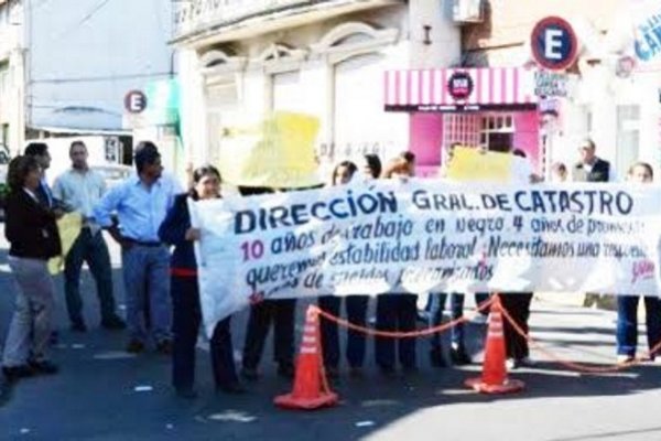 Apurado por las protestas, Colombi salió con nuevas promesas