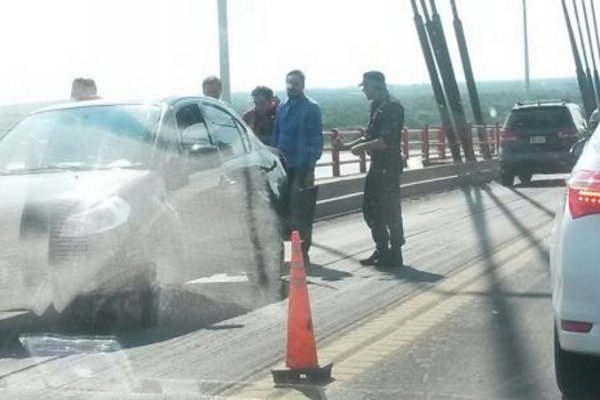 Triple choque causó  demoras en el tránsito en el puente Belgrano