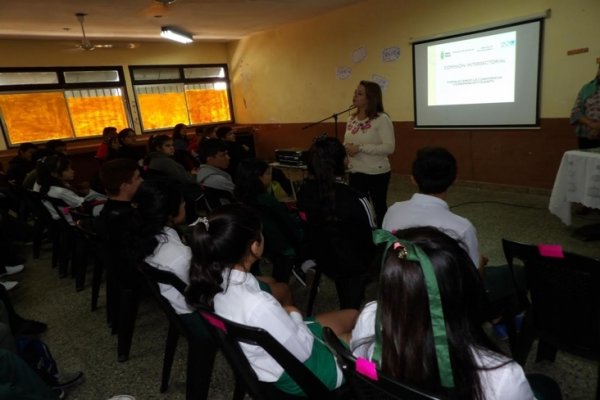 Benítez: Muchas veces los problemas trascienden a la escuela