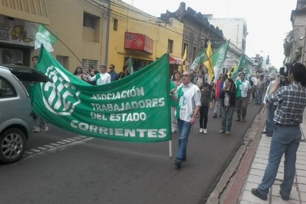 Corrientes: Trabajadores volvieron a salir a la calle y se agudiza el malestar social contra el Gobierno