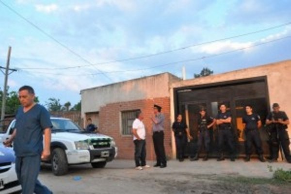 Parte médico: Evalúan posible operación a la mujer que fue baleada en la cara por un policía