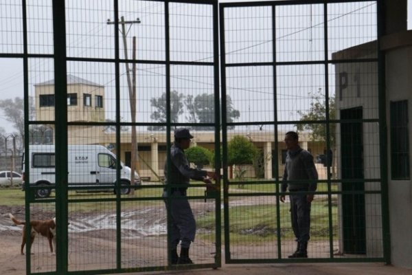 Violento enfrentamiento entre internos de distintos pabellones en la Unidad Penal de San Cayetano