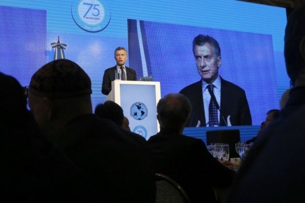 Macri a empresarios: Tienen que ser los primeros en romperse el traste