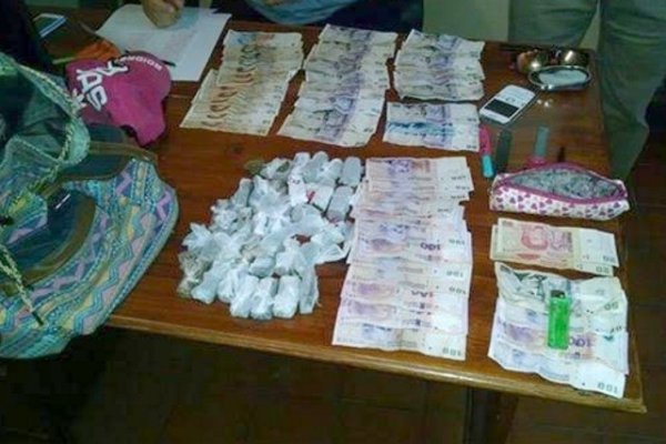 Demoran a varios jóvenes con droga y 2.400 pesos en Mercedes