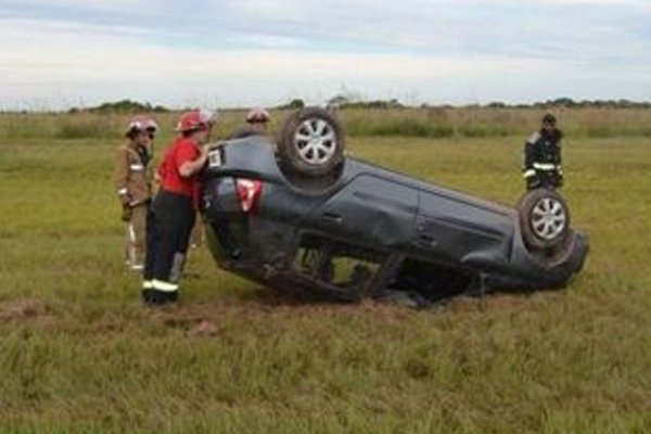 San Cosme: Despiste y vuelco en Ruta N° 12 dejó como saldo una mujer muerta