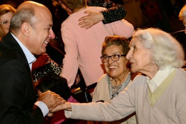 Canteros: El amor y la solidaridad rodean a los abuelos del hogar