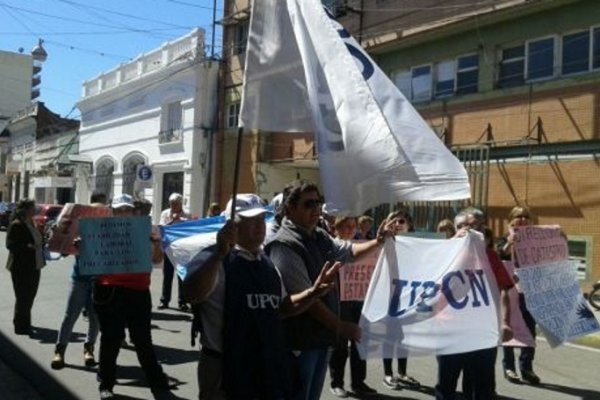 Protesta: Agentes de Catastro cortaron el tránsito en 9 de Julio