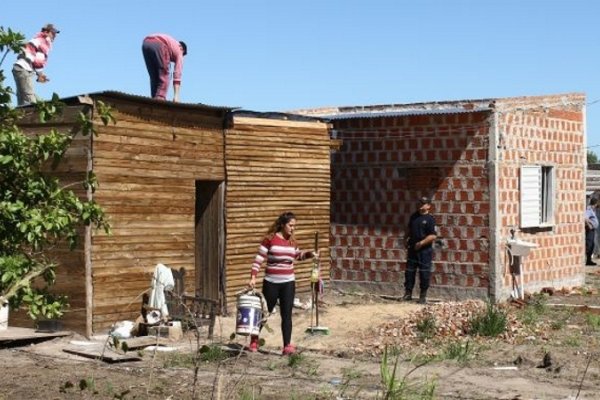 El Municipio los instaló en una casilla y les cobrará el terreno