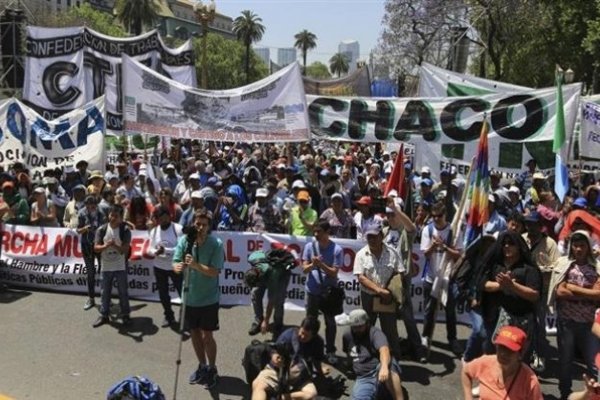 Masivo acto de las CTA en Plaza de Mayo contra los despidos