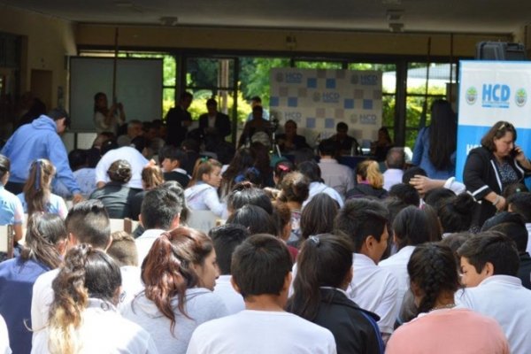 Última sesión itinerante en el Colegio Frondizi del barrio Molina Punta