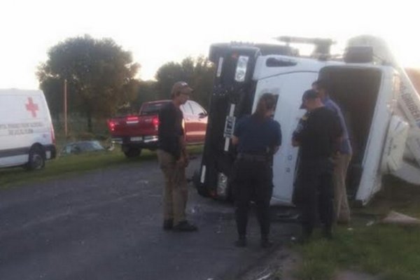 Comisario murió al chocar su auto contra un camión en Ruta 5