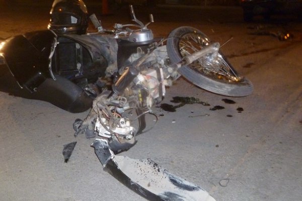 Motociclista murió tras chocar contra un auto por avenida Artigas