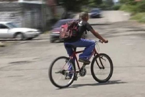 Barrio Ongay: Apuñalan a un albañil para robarle la bicicleta