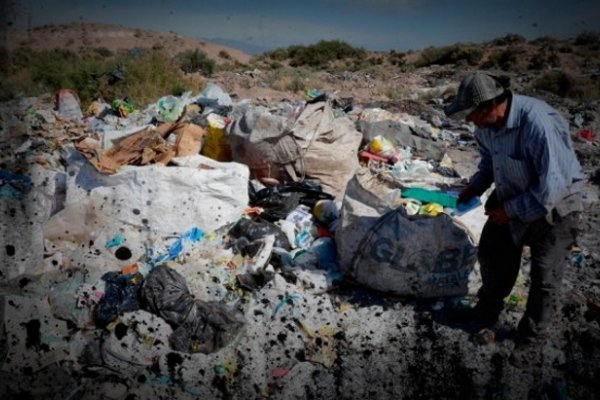 En menos de un año, cinco personas por minuto pasaron a ser pobres