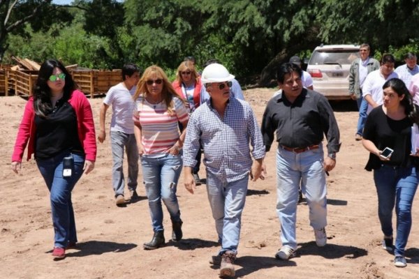 Aida Ayala recorrió las obras del acueducto en El Impenetrable