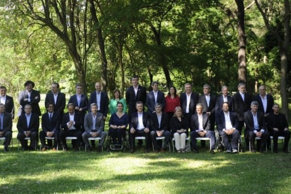 A un año de gobierno de Macri, ya hay varios ministros en la cuerda floja