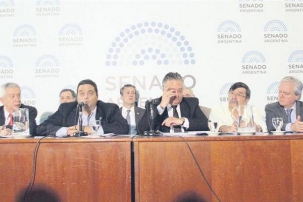 Oposición frena en Senado ley para dinamitar industria del juicio