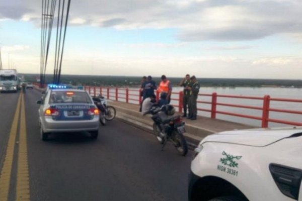 Rápido accionar de un policía logró salvar a joven que intentó arrojarse del puente General Belgrano