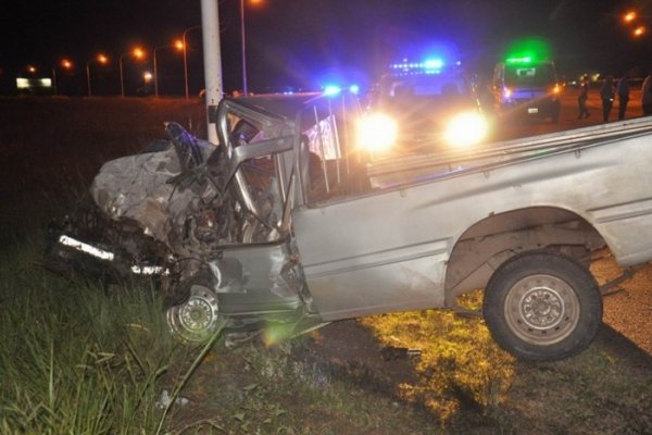 Corrientes: Conductor alcoholizado murió al chocar de frente su camioneta contra un colectivo