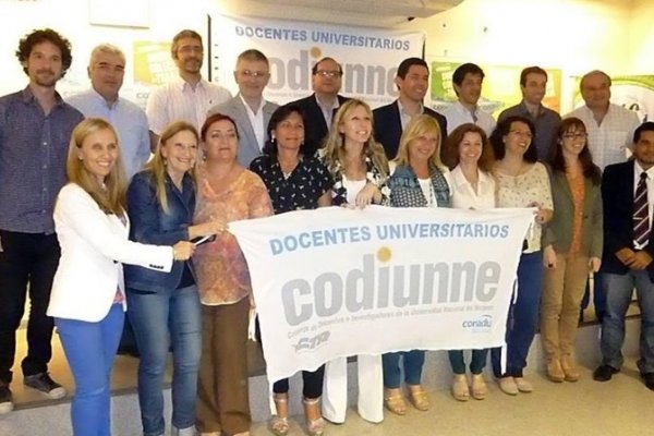 Docentes de la UNNE piden un adicional de 2 mil pesos