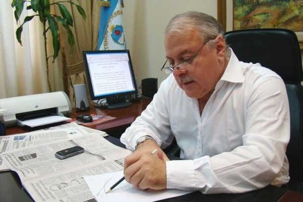 El ex gobernador Arturo Colombi presentó un certificado médico y el juicio se pospuso para marzo