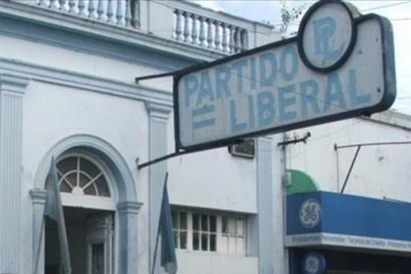 Caso Lesieux: El Partido Liberal se reúne para defender su institución