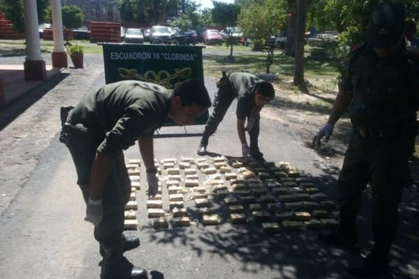 Secuestran 124 kilos de marihuana en ruedas de auxilio de un camión