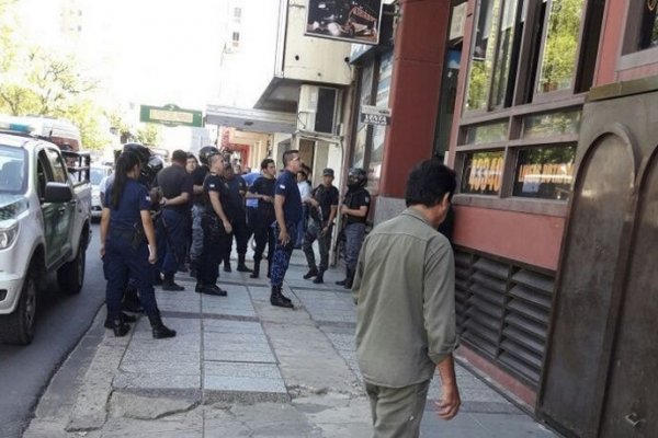 Corrientes: Se entregó el hombre que se atrincheró y tomó rehenes en una remisería céntrica