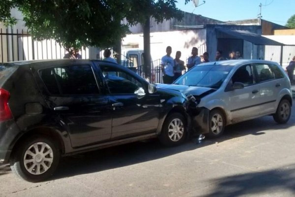 Conducía borracho, ingresó en contramano y chocó de frente