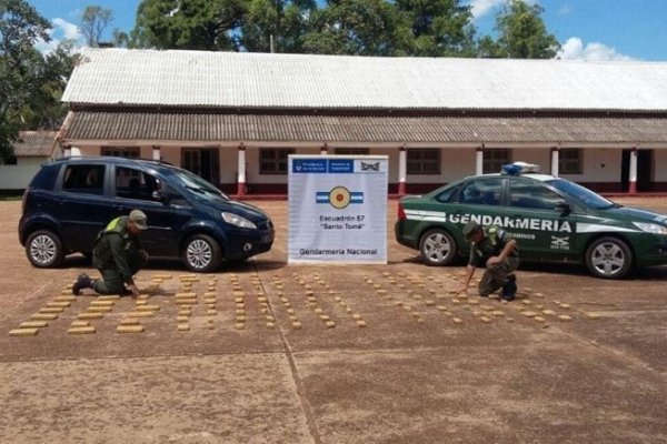 Gendarmería secuestró más de 65 kilos de marihuana en un auto