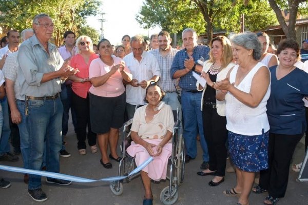 Ríos inauguro pavimentación en el barrio San Gerónimo y anunció más obras