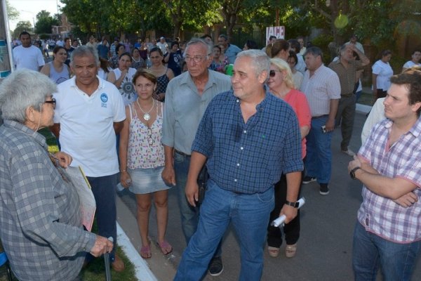 Ríos inauguró pavimento, anunció asfalto para calle Lastra y cordón cuneta para el barrio San Gerónimo