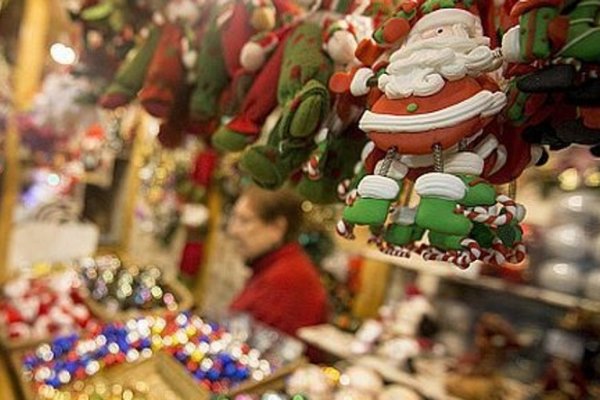 La gente gasta hasta 2 mil pesos en mercaderías navideñas