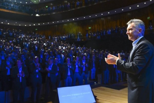 Abrupta caída en la imagen de Macri lo lleva a su punto más bajo