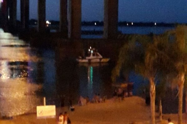 Prefectura busca a un hombre que ingresó a una zona no habilitada de la playa de Corrientes