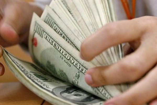 El dólar alcanzó un nuevo récord histórico: trepó hasta los $16,38