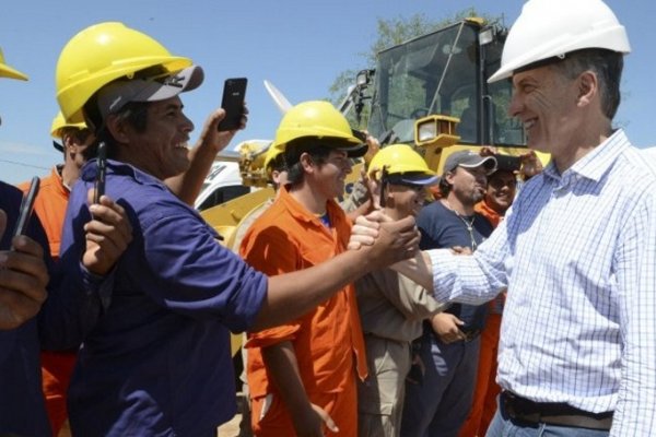 El presidente Macri ya negocia con la construcción el acuerdo de flexibilización laboral