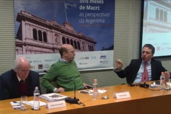 Dujovne confesó que cree que la Argentina puede crecer con muy poco empleo