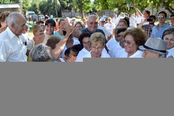 Ríos inauguró obras de remodelación en la plazoleta José Hernández y anunció más pavimento