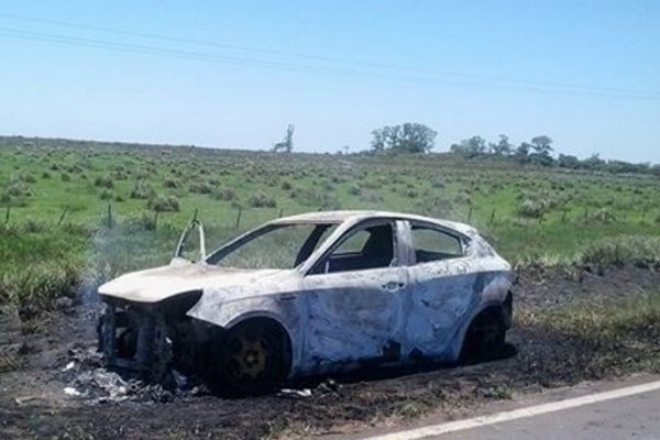 La Cruz: Un auto se incendió en Ruta Nacional N° 14