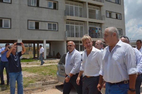 Ríos y Frigerio anunciaron la construcción de otras 250 viviendas Procrear en el predio Santa Catalina