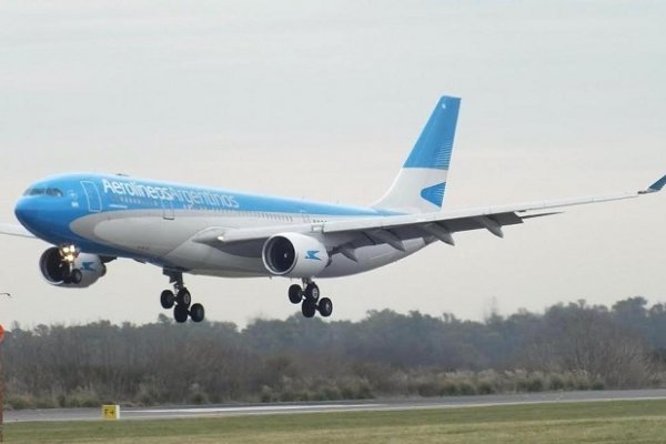 Aerolíneas Argentinas: por el cierre de la sucursal Resistencia, trasladan a cinco empleados a Corrientes