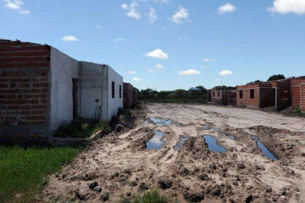 Un barrio de 40 casas en Perugorria que costó $13 millones y que nunca se terminó